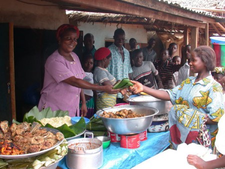 VENTE attiéké au marché.